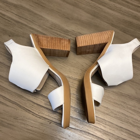 WHITE CHUNKY HEELS SHELLY LONDON 7.5 - Picture 2 of 14